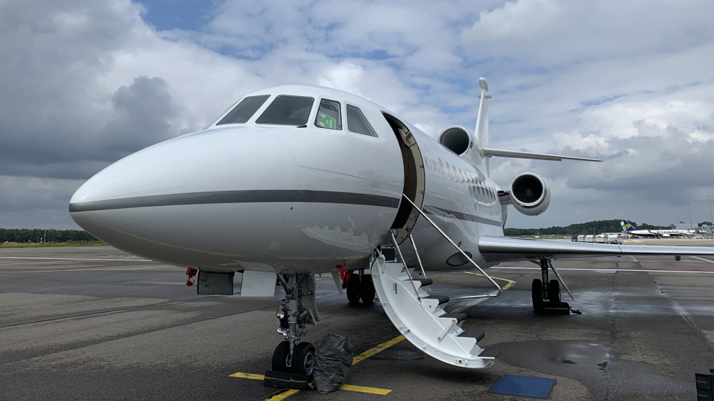 Karaoke in unusual places: A KiMi Aviation private jet that SUNVIG equipped with the aviation karaoke model